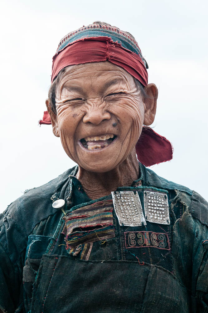 Mujer de la tribu Akha del norte de Laos