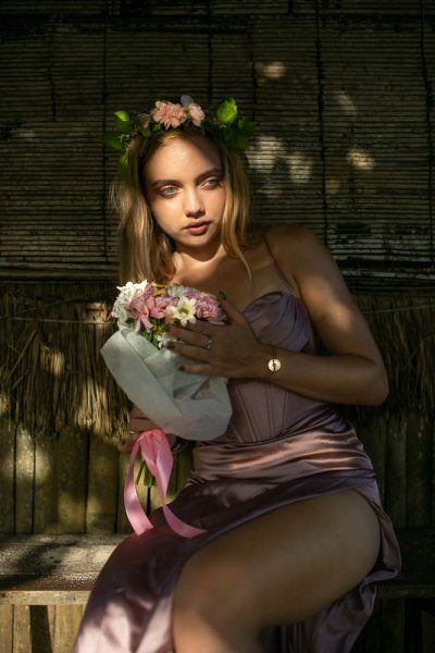 fotos de novia de preboda durante sesión de fotografía de bodas en Málaga